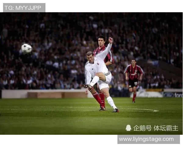 欧洲足球三大球星的传奇与成就解析：谁是足坛的真正王者