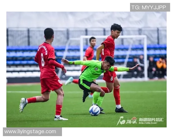 球星假装踢足球爆笑视频集锦看他们如何幽默演绎绿茵场上的精彩瞬间