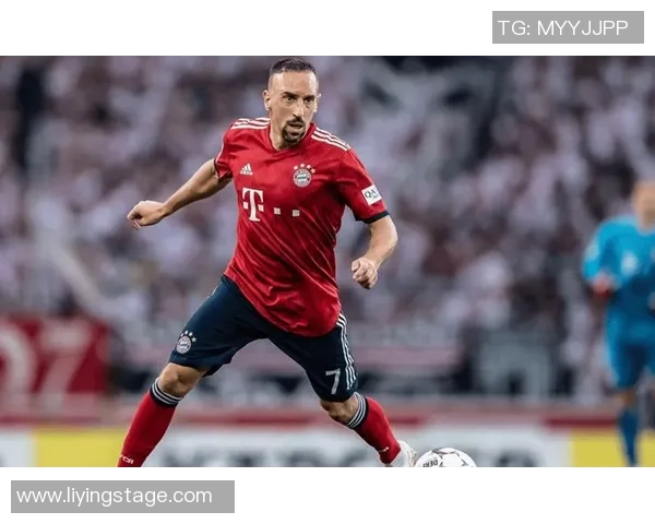 球星风采与足球魅力：通过世界顶级球员探索足球的艺术与精神