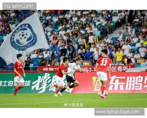 足球巨星欢聚一堂 共话绿茵传奇与未来发展