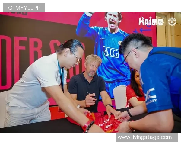 足球明星卡片收藏热潮掀起全新球迷经济浪潮引领市场创新与投资风向