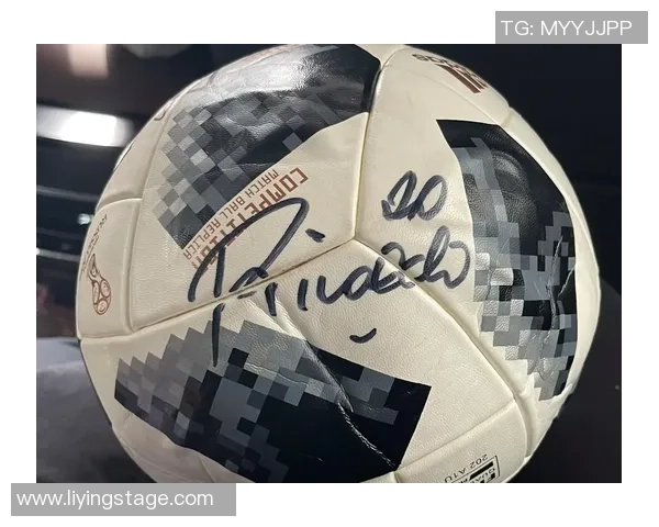 足球球星签名款装备大赏 独特设计与经典传承的完美结合